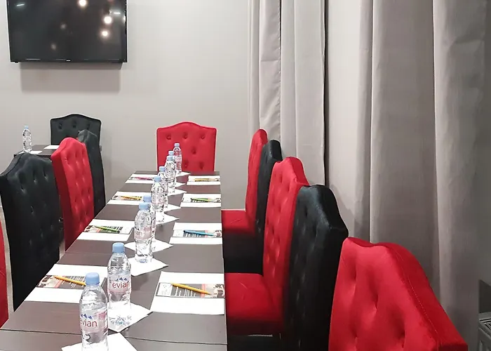 维多利亚里昂佩拉什酒店 酒店