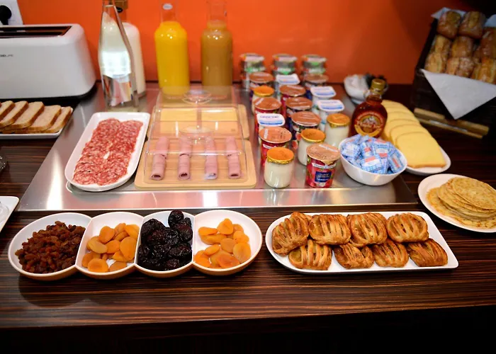 Victoria Perrache Confluence 2*